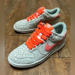 Nike Dunk Low CL in Neutral Grey floral suede/Bright Mango W 7 (317815-081)
